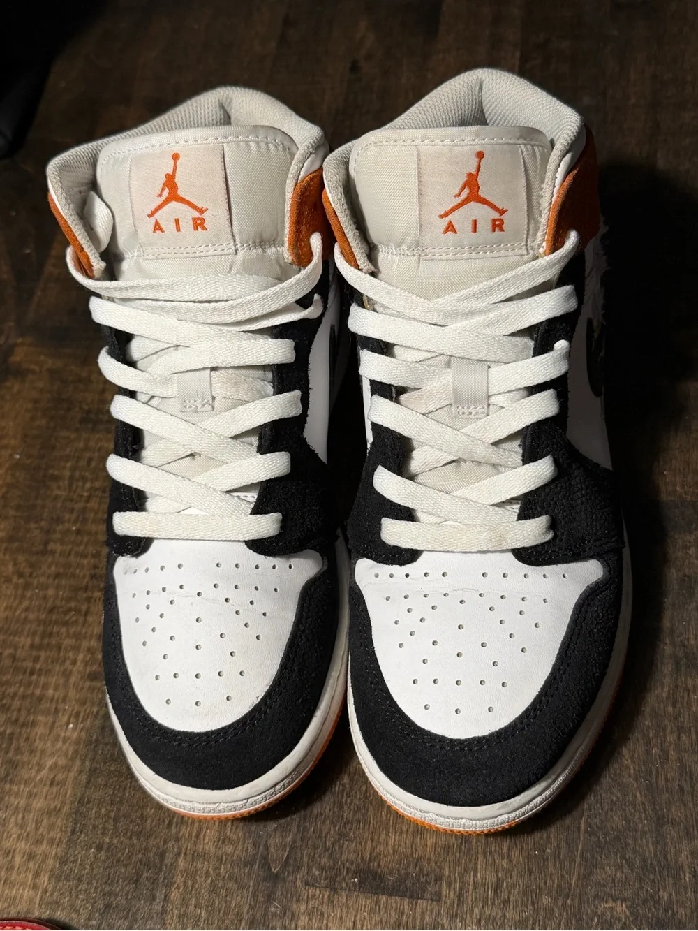 Jordan 1 Mid SE 